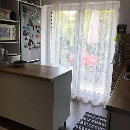 Cozy And Charming Apt. Apartment *