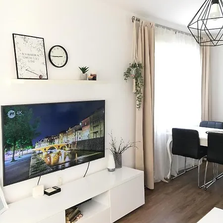 Cozy And Charming Apt. *